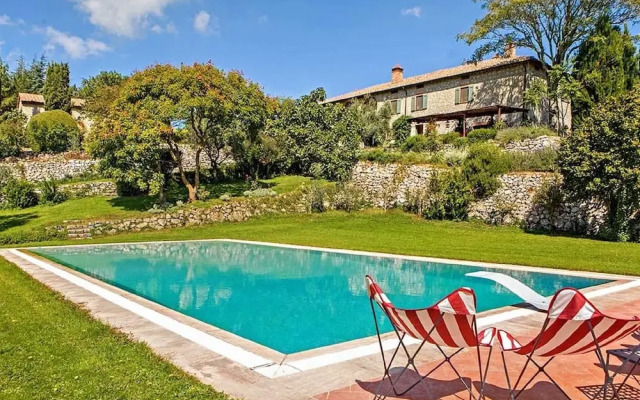 Belvilla by OYO Villa Aiola