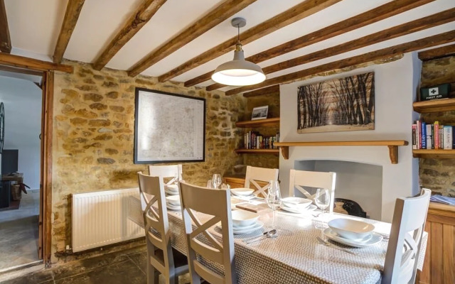 Hollytree Cottage, Chipping Norton