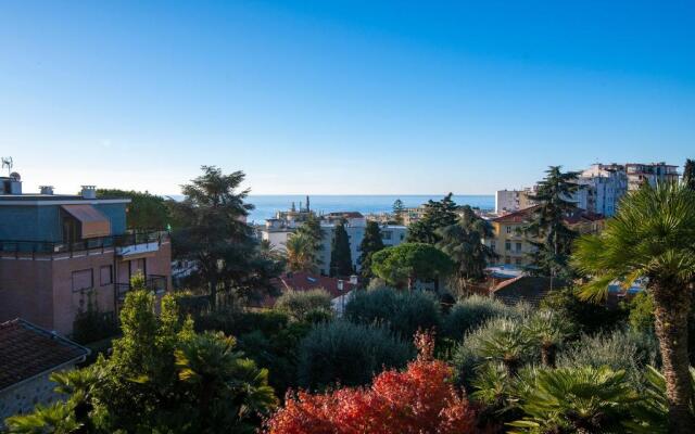 La Lincolnia - with Garden and Seaview
