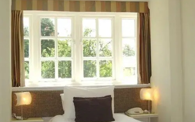 The Edgemoor Hotel