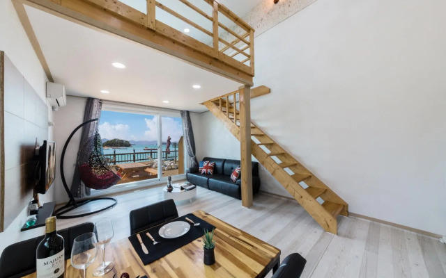 Yeosu Dolsanmaru Pension