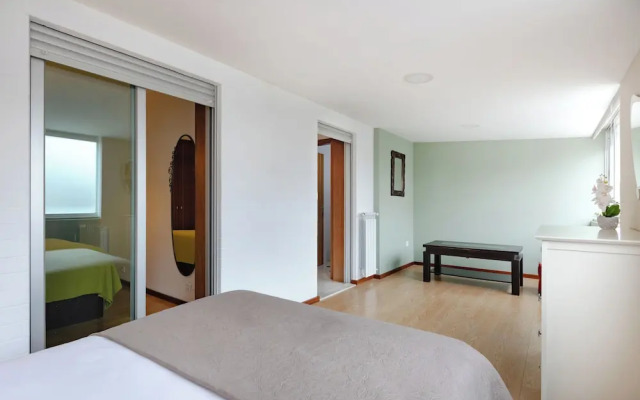 Espinho Retreat with Balcony