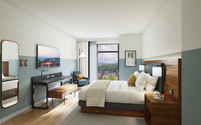 The Highlander at Radford, Tapestry Collection by Hilton