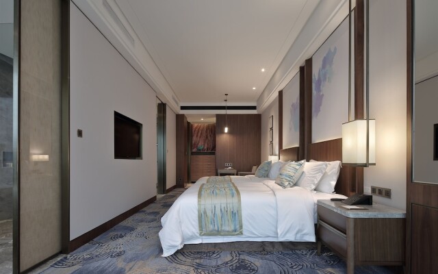 Yading Peninsula Hotel