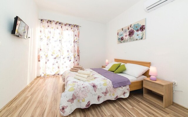 Nice Home in Kastel Stafilic With Wifi and 3 Bedrooms
