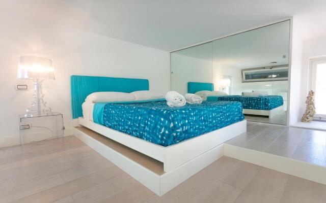 Rooftop Luxury Suite by CapriRooms