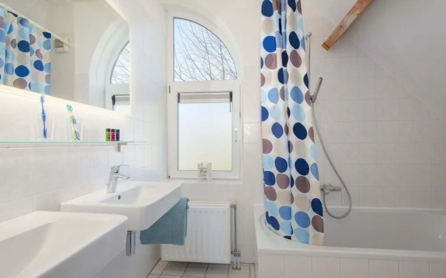 Comfortable Villa With Combi-microwave, Near the Beach