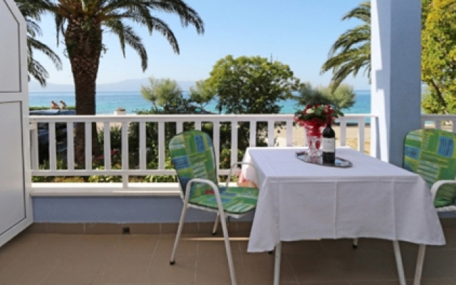 Room Dalsi - 10 m from beach: R1 Zaostrog, Riviera Makarska