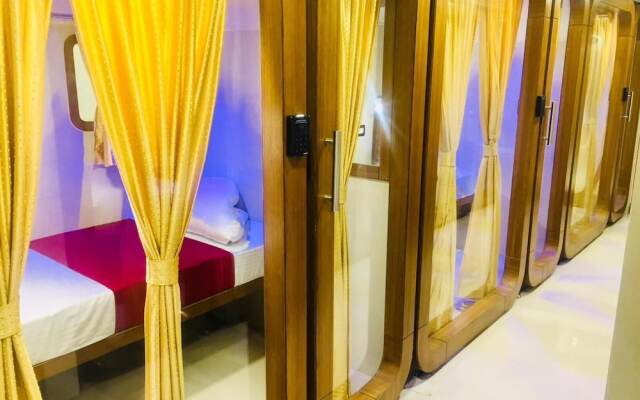 Qubestay Airport Capsule Hotel & Hostel