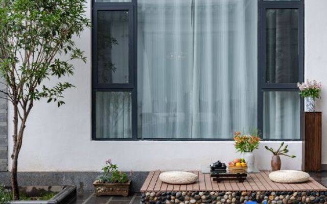 Fang Qingsong · Art Inn (Lijiang Shuhe Ancient Town Shop)