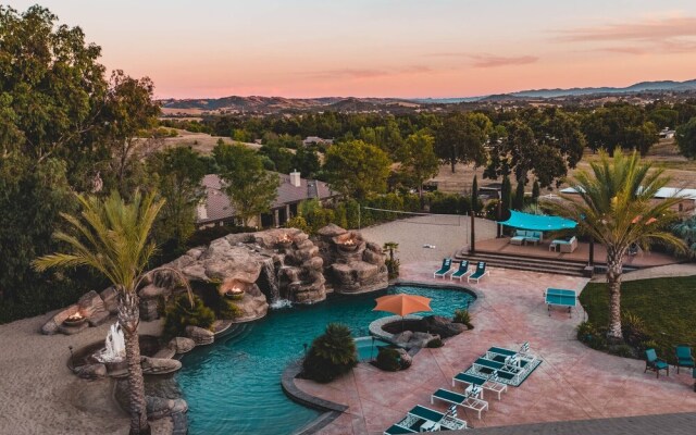 The Mermaid by AvantStay | Prvt Estate w/Swim-Up Bar, Volleyball Crt | Sleeps 14