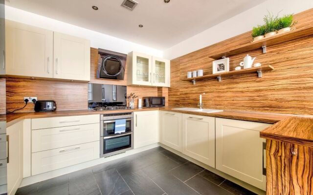 Stunning 2 Bed Apt in Merchant City With Parking