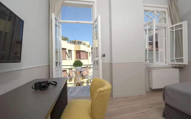 Plaka Arch Suites