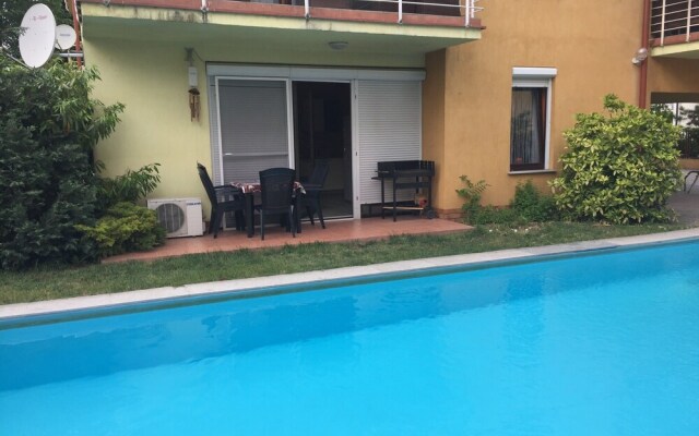 Bálint 1 apartman with outdoor pool