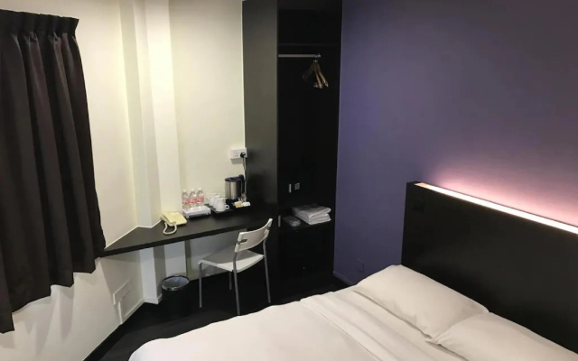 A Hotel Desker – Guest Rooms – Singapore