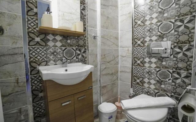 Central and Comfy Flat With Balcony in Muratpasa