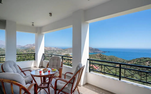 A 5bedroom villa with pool & amazing seaview