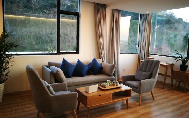 Taihu Baopu Water House