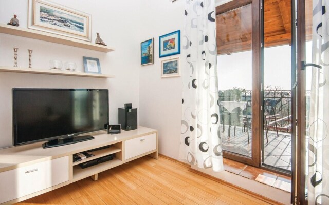 Amazing Home in Brodarica With Wifi and 3 Bedrooms