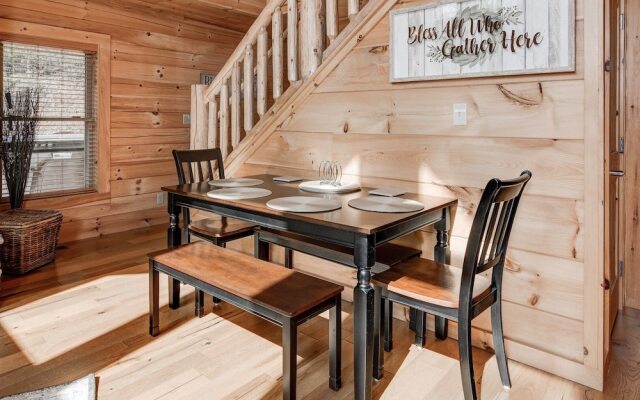 Lakey Gap Lodge - 4 Br Cabin