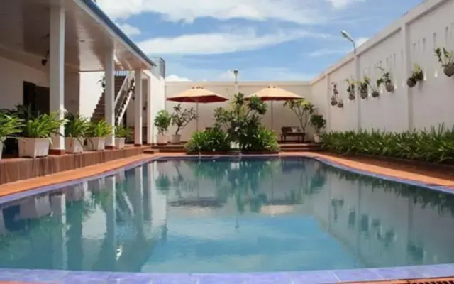 Lakeside Boutique Villa