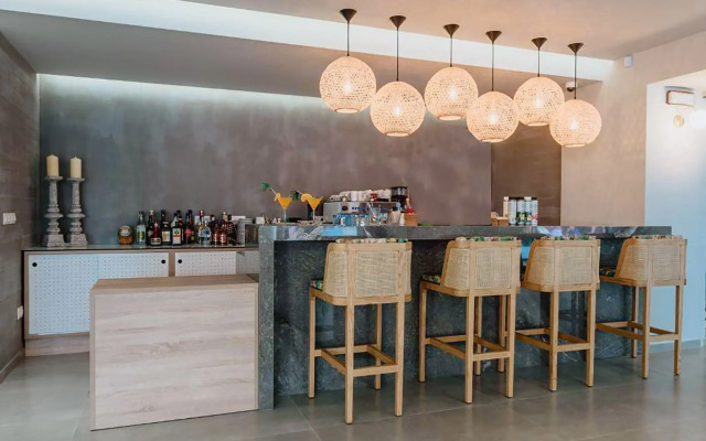 Ammos Beach Seaside Luxury Suites Hotel