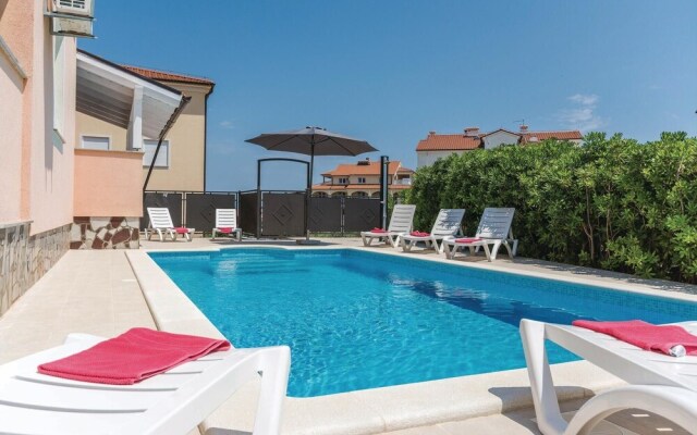 Nice Home in Liznjan With Wifi and 7 Bedrooms
