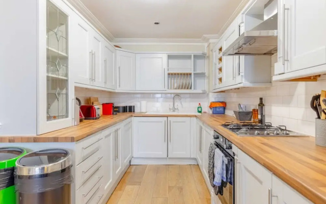 Gorgeous 2BD Garden Getaway, Victoria Park