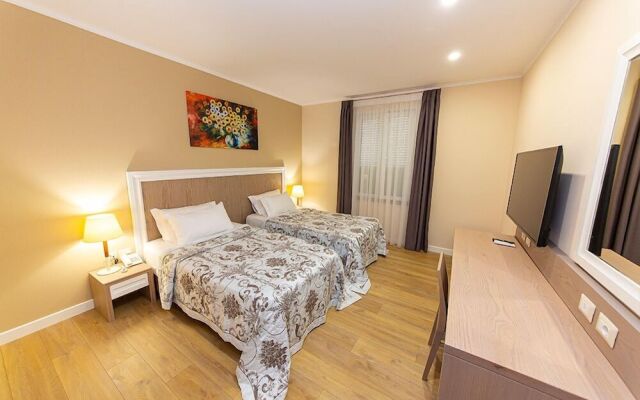 F And M Hotel Tirana