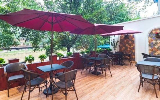 Riverside Pool Hotspring Boutique Hotel