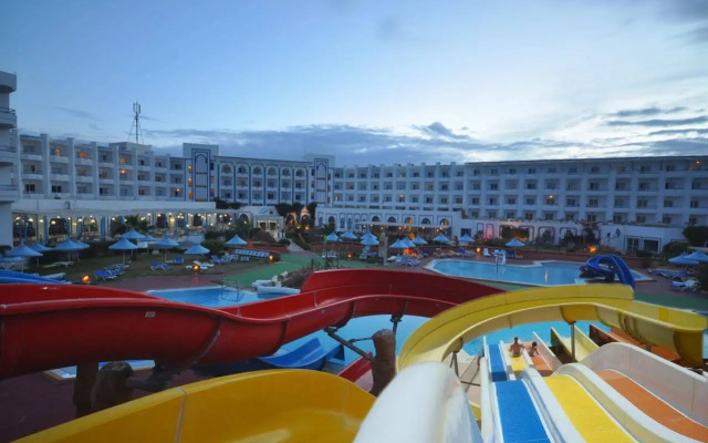 Palmyra Holiday Resort & Spa