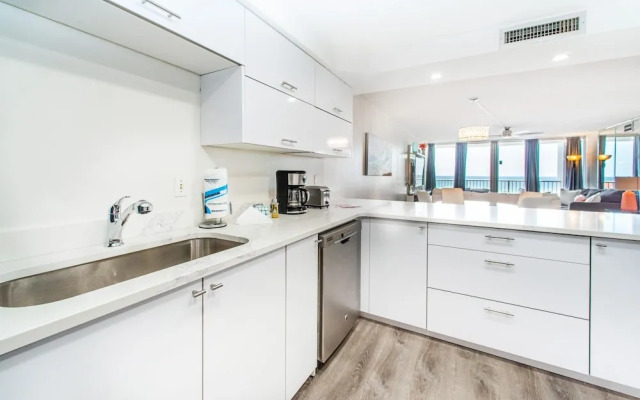 Shoreline Towers 3083