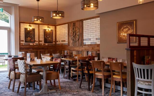 Holmfield Arms by Greene King Inns