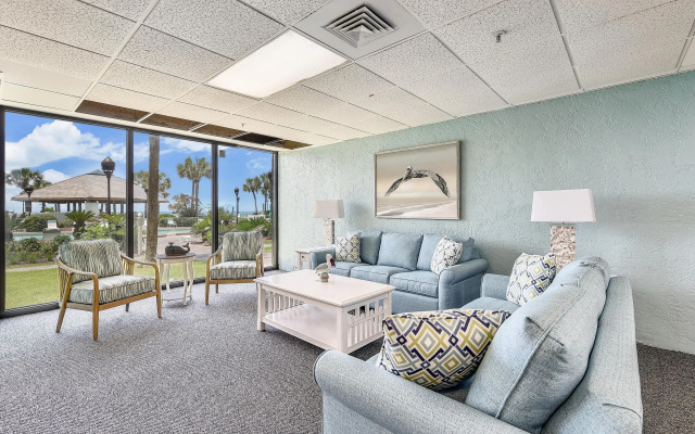 Summerhouse by Book That Condo