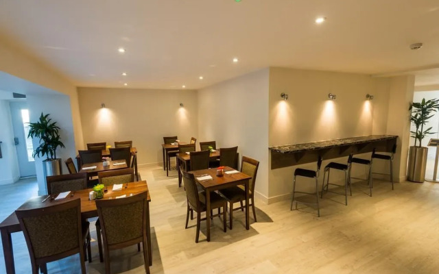 Cairn Hotel