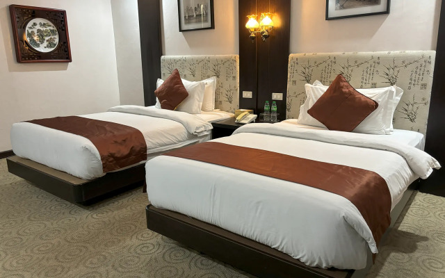 Lido De Paris Hotel