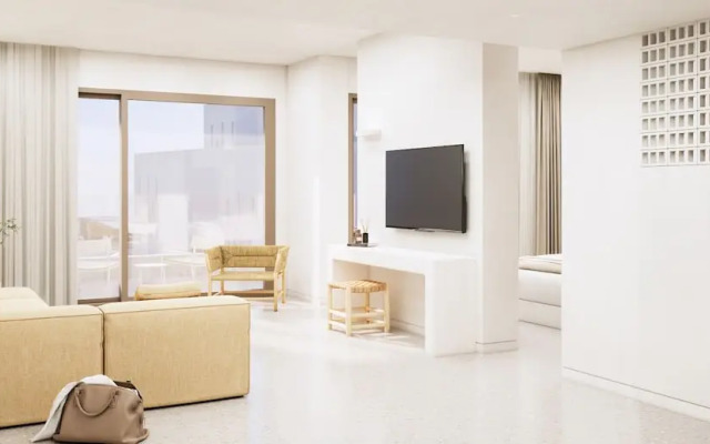 Tinos Beach Hotel & Suites