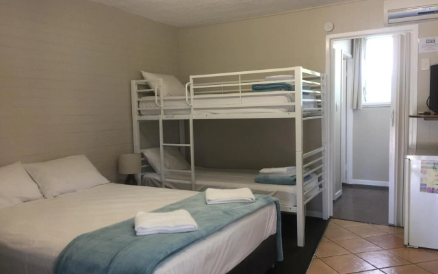 Paradise Lodge Motel – Guest Rooms – Mackay