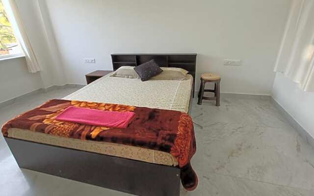 OYO HOME 84939 Choudhary White House