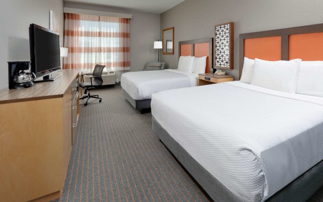 La Quinta Inn & Suites by Wyndham Dallas Love Field