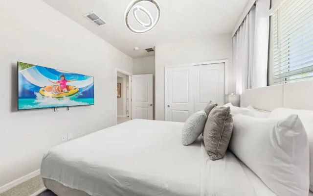 1287 Blue Paradise Way