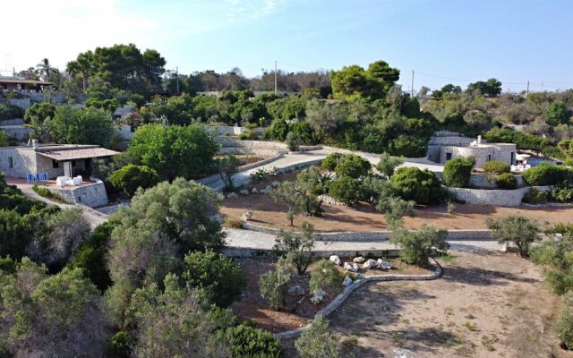 Villa Agapanto - Trullo Anthos con Vista Mare e Giardino Privato