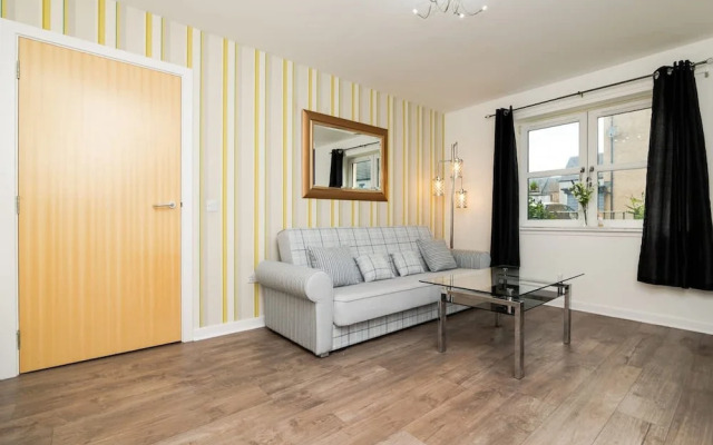 3 Bedroom House - Free Parking