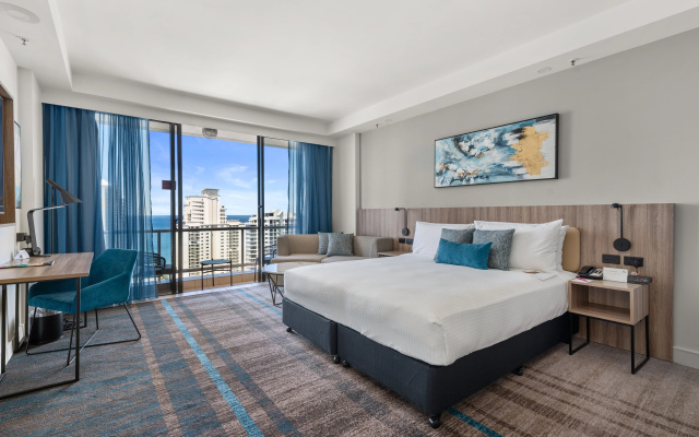 Crowne Plaza Surfers Paradise by IHG – Guest Rooms – Gold Coast