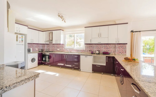 Villa Fuchsia 4-bedroom Retreat With Private Pool and Breathtaking View