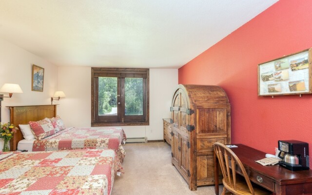 Manitou Lodge 2 Hotel Room by Alpine Lodging Telluride