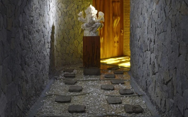 Espectacular y Enigmática Villa en Lago