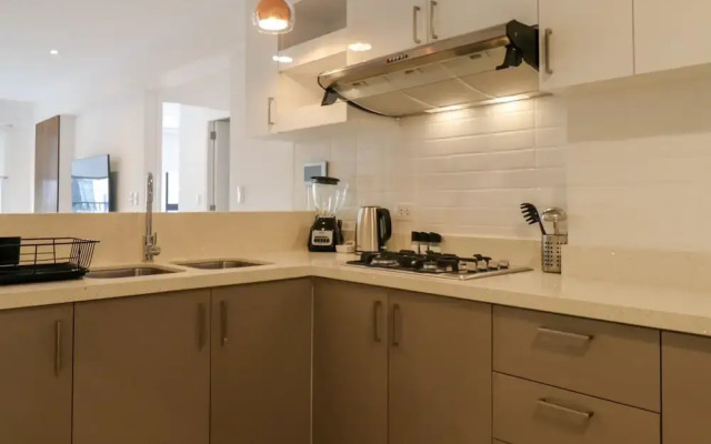 w Sophisticated 2BR With Balcony in Miraflores