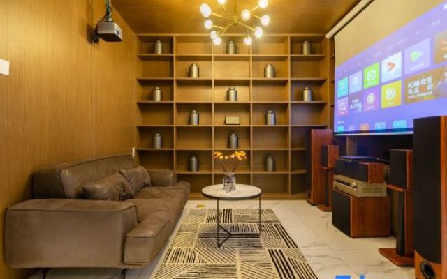 Xianyun Lakeside Hostel