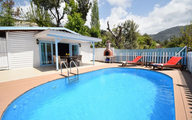 Villa Sezar by Helaltatilvillari